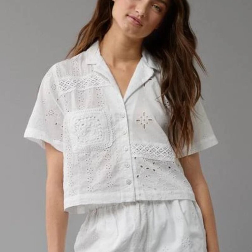 American Eagle Eyelet Lace Crop Top size M